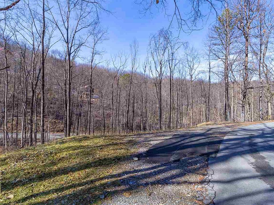 1st image of 605 Pinecrest Dr