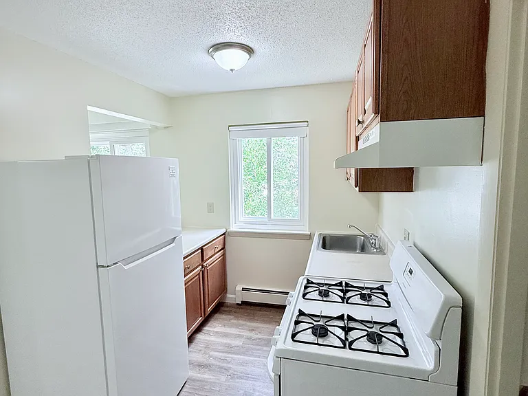 East Bay Apartments — Photo 10