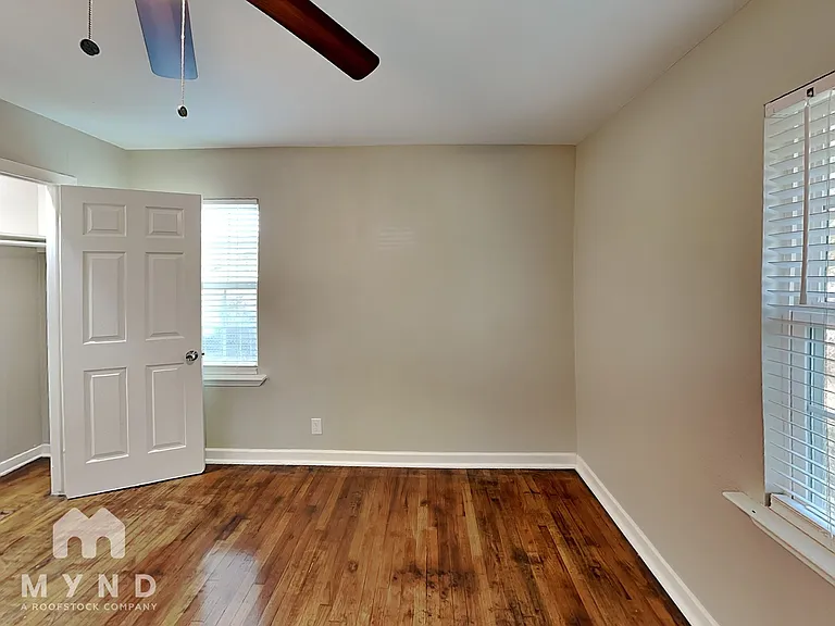 512 E University Ave — Photo 12