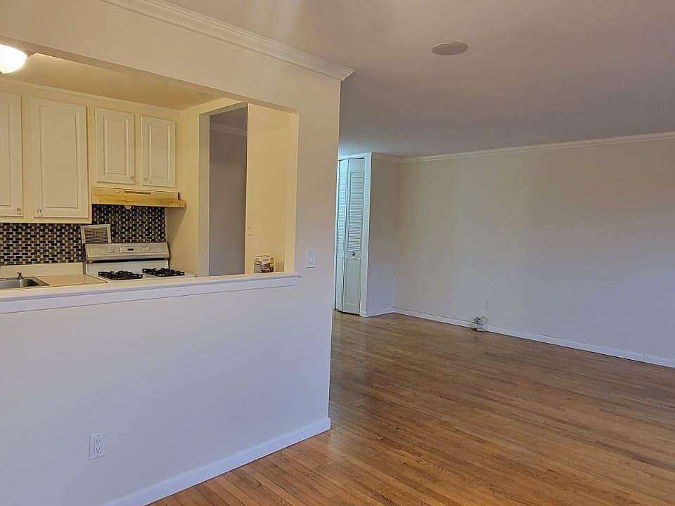 1st image of 395 Westchester Ave APT 5