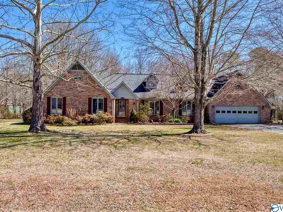 1st image of 1300 Vines Dr NE