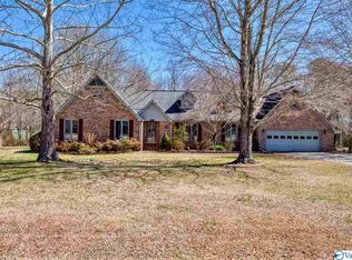 1300 Vines Dr NE, Hartselle, AL 35640