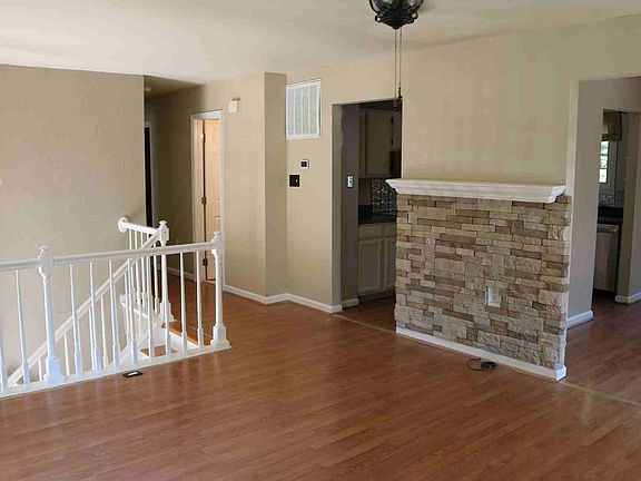 4th image of 49 Meadowood Dr