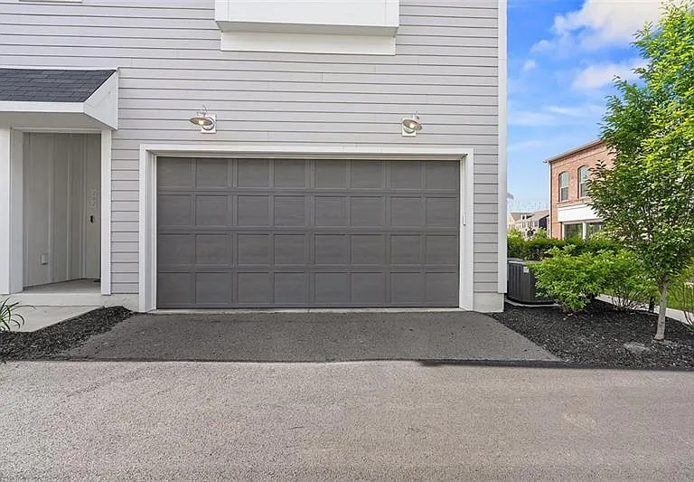 303 Tillary Ln #201 — Photo 2