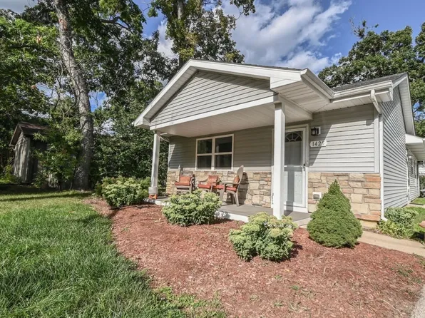 1425 N McAree Rd, Waukegan, IL 60085