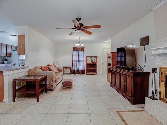 4th image of 262 Janet Dr