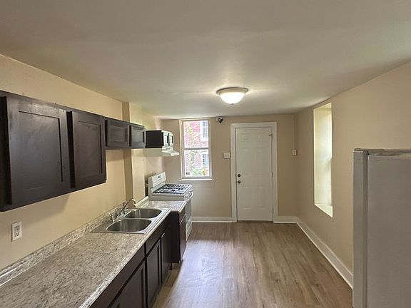 2nd image of 2406 Reel St