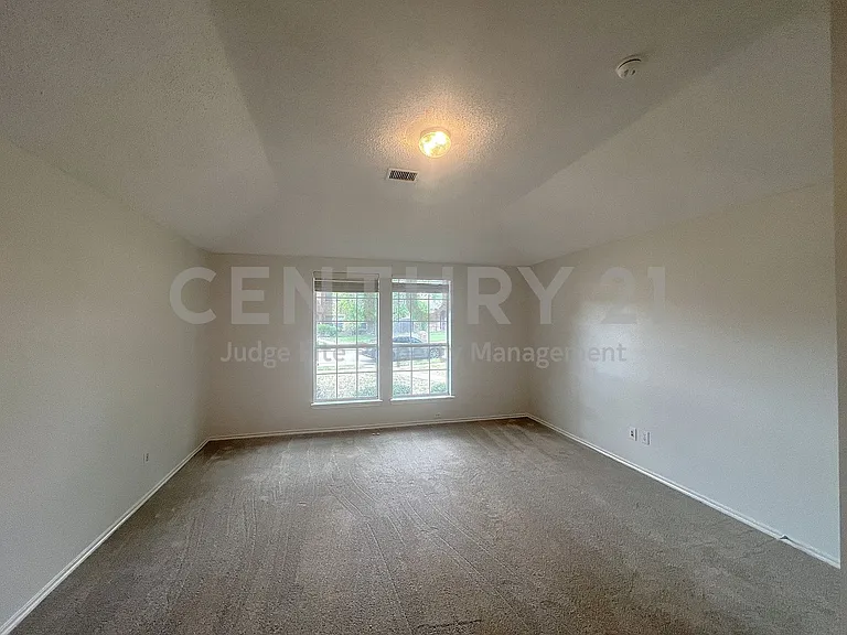 1616 Logan Dr — Photo 21