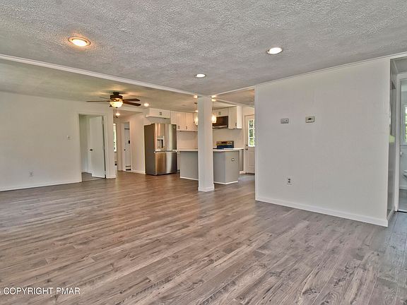 2nd image of 178 N Easton Belmont Pike
