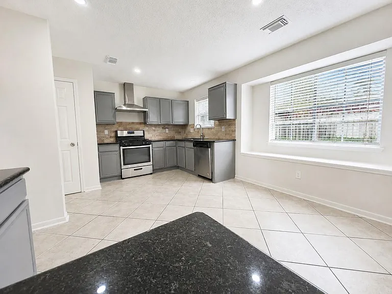 9423 Rippling Fields Dr — Photo 6