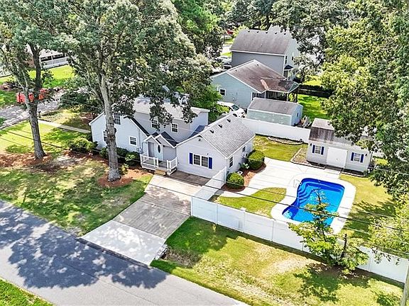 2nd image of 1601 Lilac Ave