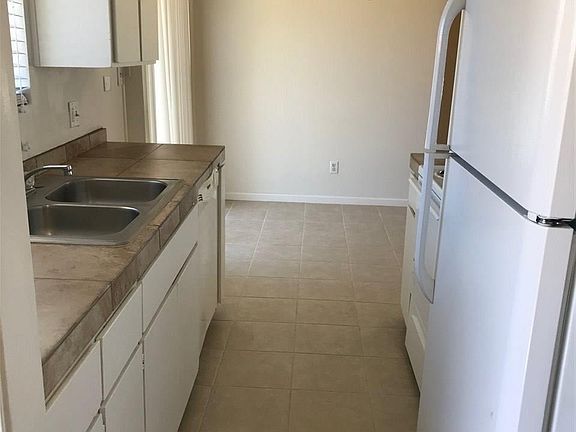 5th image of 3308 Woodside Dr APT 9