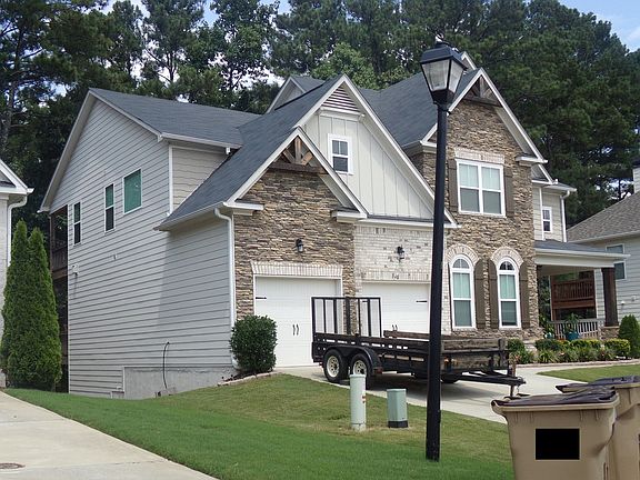 2nd image of 136 Edinburgh Dr