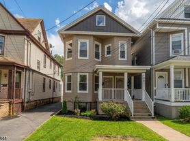136 Elm St, Elizabeth, NJ