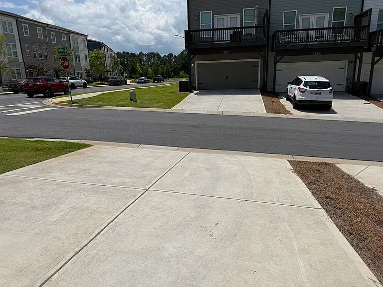 900 Cotton Dr SE — Photo 5