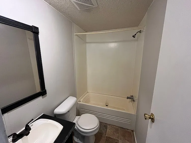 201 Benton Ln — Photo 9
