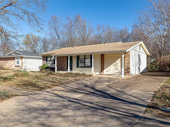 2nd image of 571 Golfwood Dr