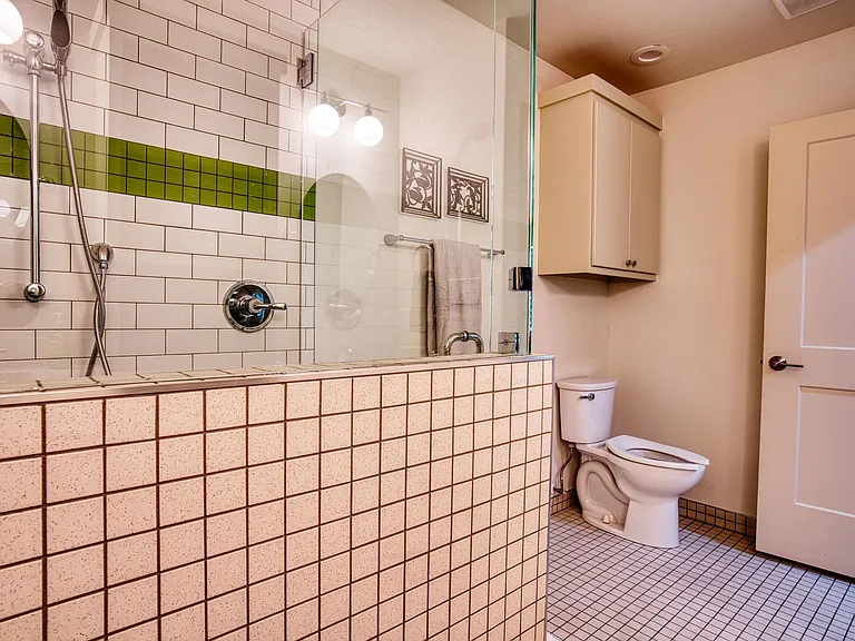 201 White Dr — Photo 16