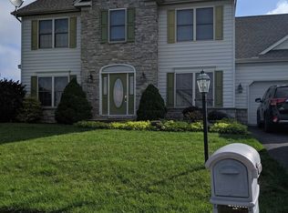 2045 Nena Dr, York, PA 17408