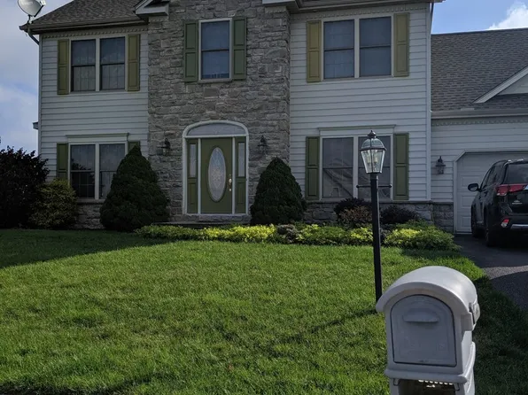 2045 Nena Dr, York, PA 17408