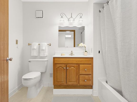 4th image of 7600 Golden Valley Rd APT 706