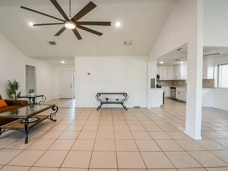 5635 Greenhill Forest Dr — Photo 4