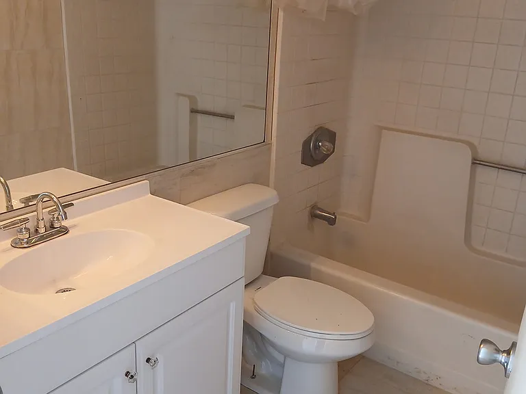 707 W 4th St #7 — Photo 9
