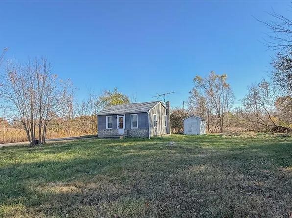 13810 Nine Mile Rd, South Lyon, MI 48178