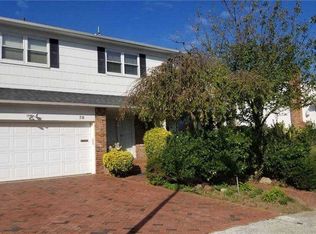 58 Valley Greens Dr, Valley Stream, NY 11581