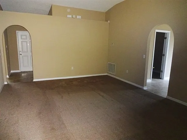 3 bed, 2.0 bath, 1874 sqft, $1,995 — Photo 3