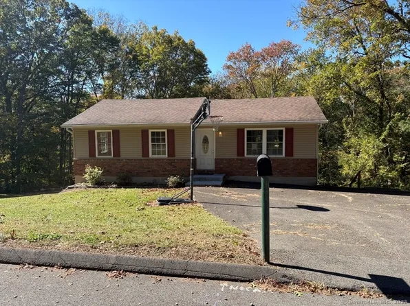 14 Clayton Rd, Danbury, CT 06811