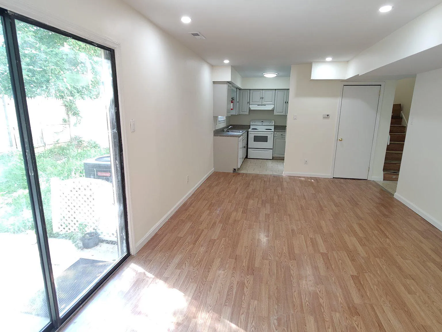 2 bed, 1.5 bath, 1200 sqft, $2,250 — Photo 3
