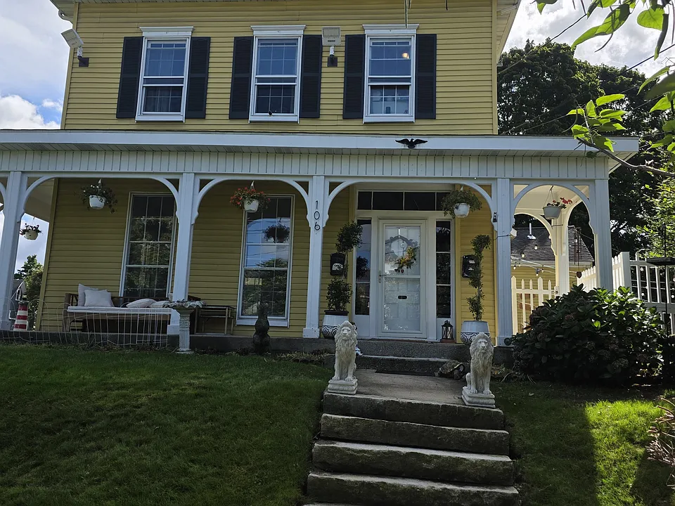 106 Pleasant St #2