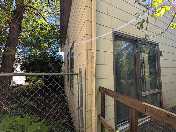 5th image of 517 9th Ave NE