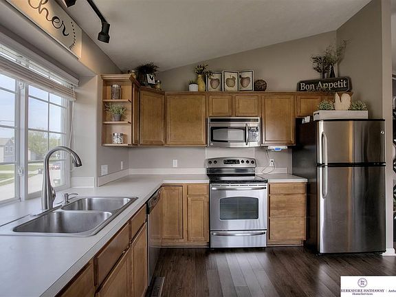 2nd image of 804 Clearwater Dr