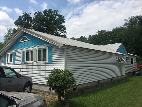 3rd image of 104 Creekside Ln