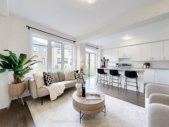 5th image of 42 Blick Cres