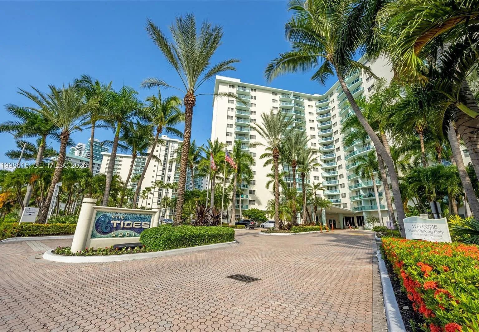 Tides On Hollywood Beach — Photo 3