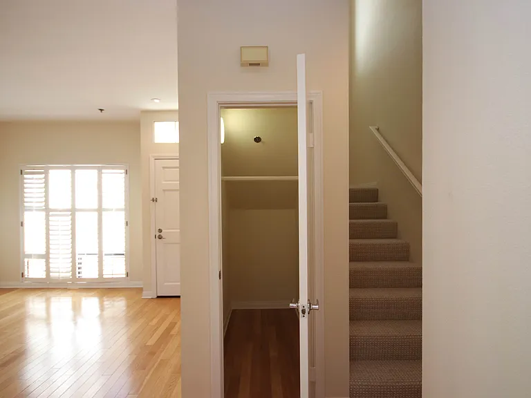111 S Oak Knoll Ave #203 — Photo 13