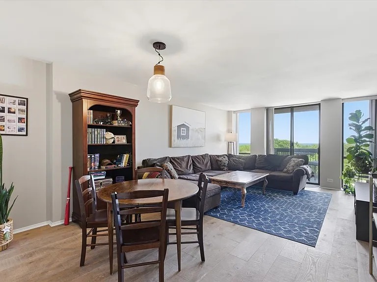 1660 N Lasalle St #707 — Photo 3