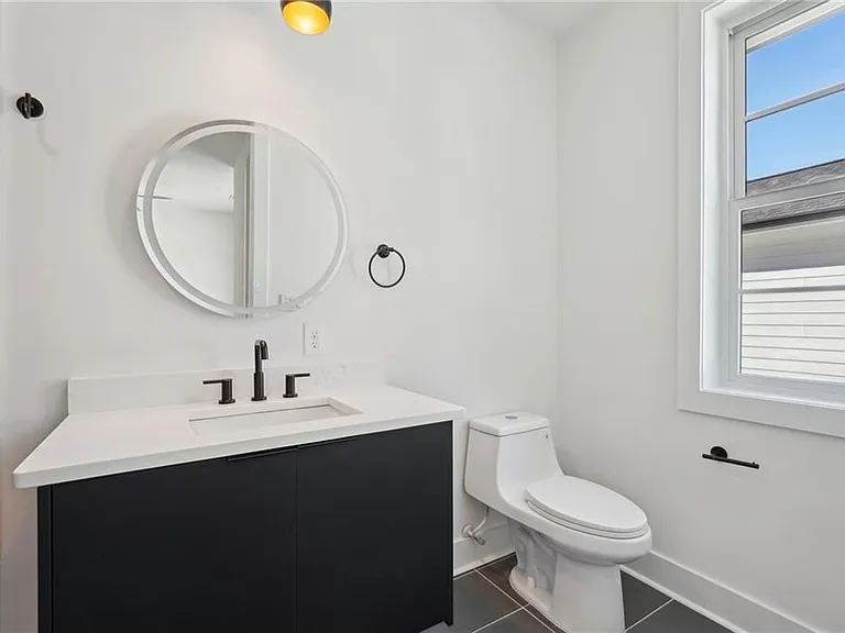 120 Thome Dr — Photo 55