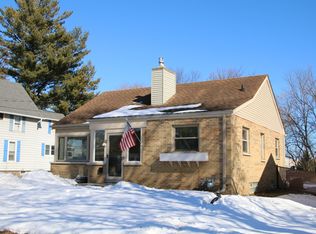 215 S Maple St, Oconomowoc, WI 53066