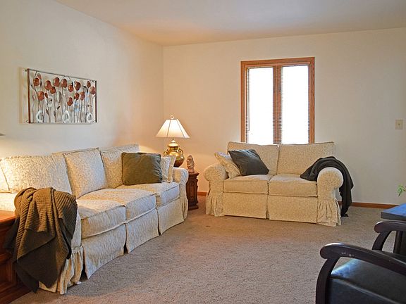 3rd image of 4801 Deepwood Ln