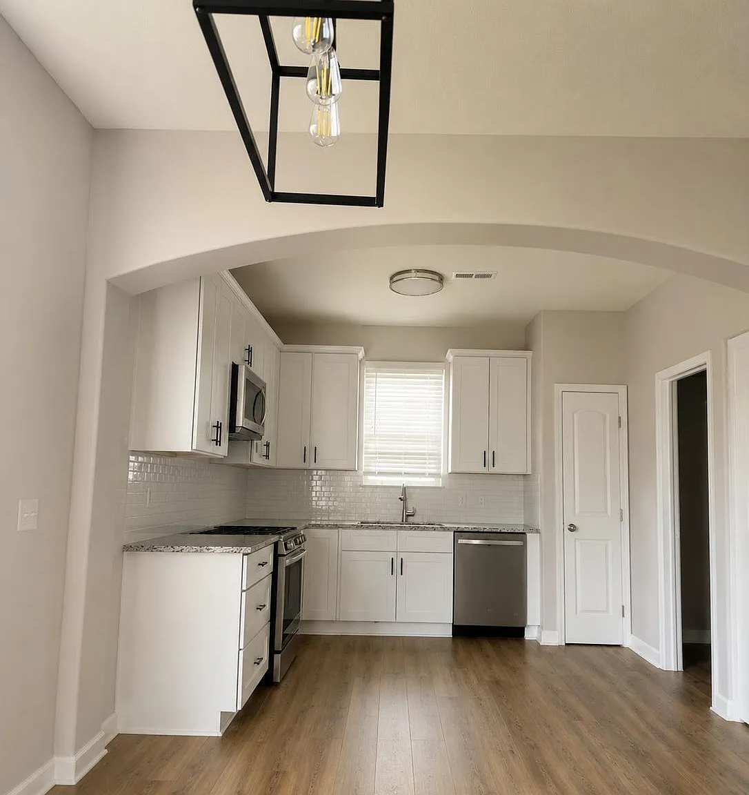 3 bed, 2.5 bath, 1600 sqft, $2,500 — Photo 3
