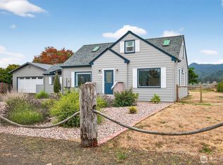 82 E Sunny Sands Road, Cathlamet, WA 98612