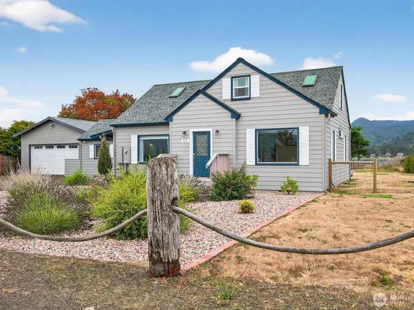 82 E Sunny Sands Road, Cathlamet, WA 98612