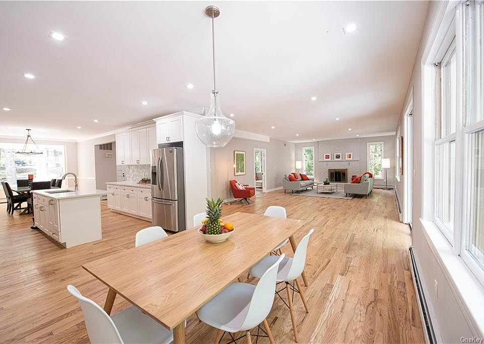 1st image of 13 Castle Hill Ln