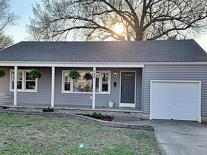 1st image of 704 S Woodland St