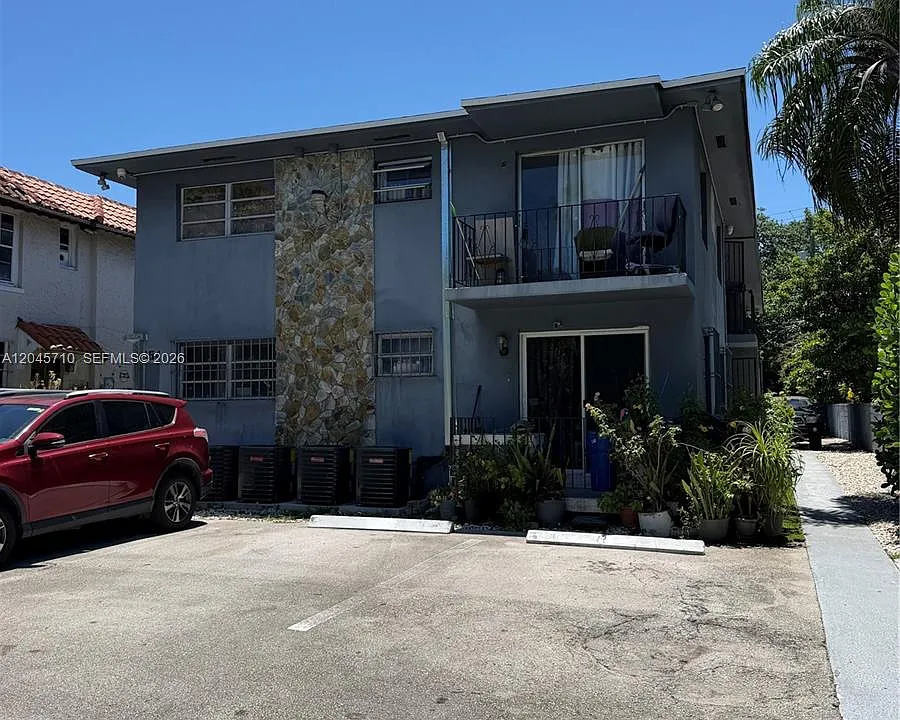 5954 NE 4th Ct