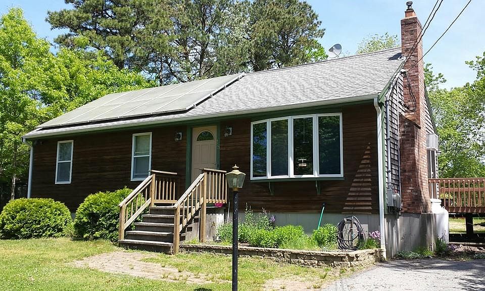 1st image of 18 Pheasant Ave